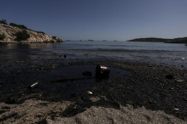 Συγκέντρωση διαμαρτυρίας ΠΕΝΕΝ για τη ρύπανση στο Σαρωνικό
